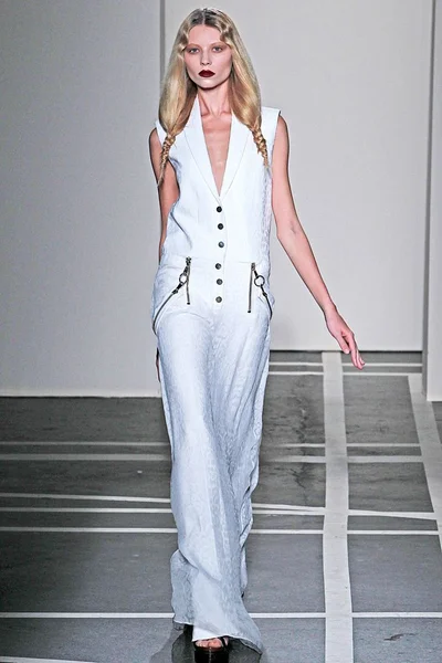 Look 15